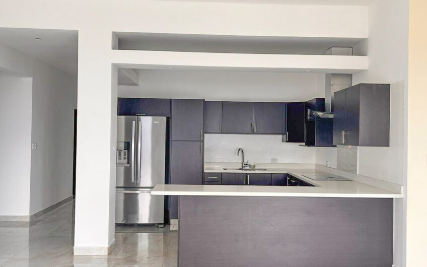 Casa Independiente con Espectaculares Vistas y Amplio Jardín en San Antonio de Escazú