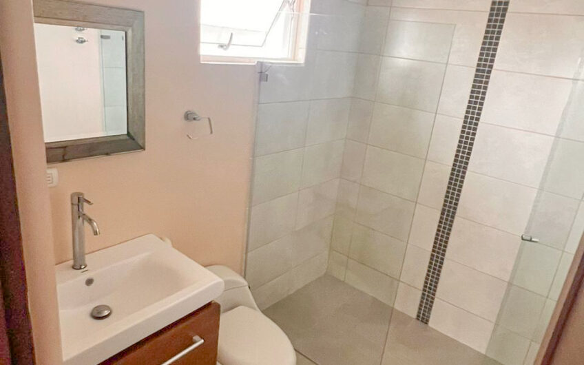 Casa Independiente con Espectaculares Vistas y Amplio Jardín en San Antonio de Escazú