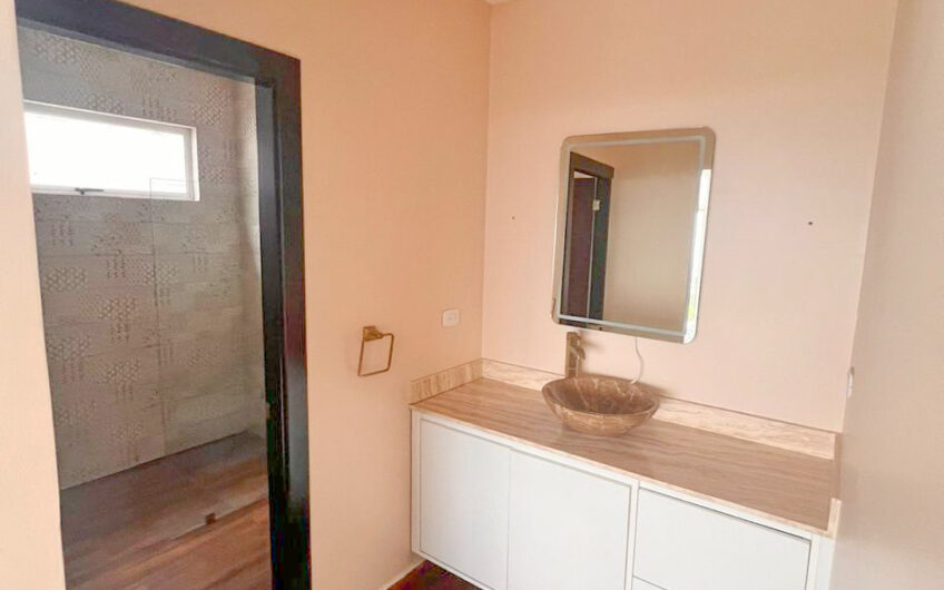 Casa Independiente con Espectaculares Vistas y Amplio Jardín en San Antonio de Escazú