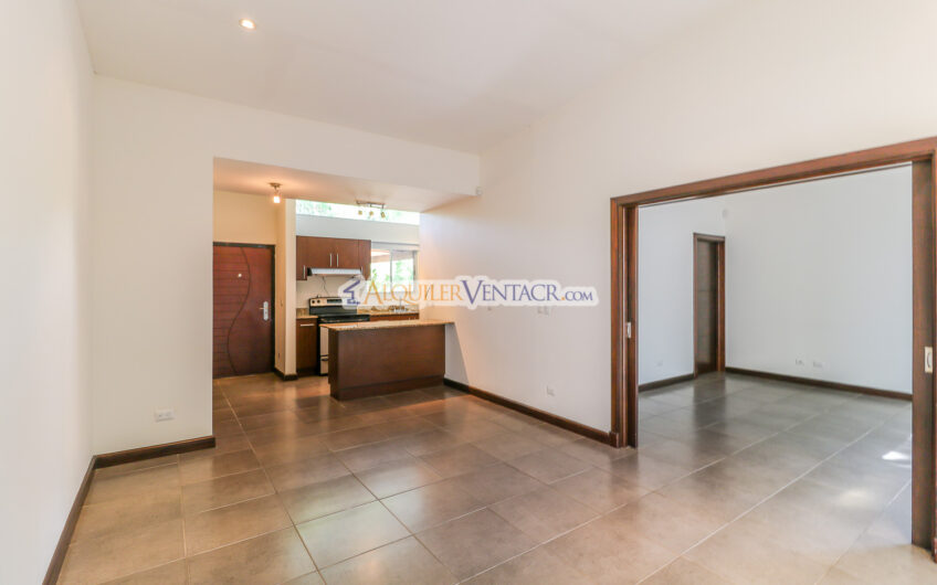 Condo de Un Nivel con línea blanca y jardín en Brasil de Santa Ana