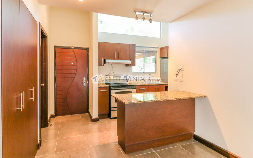Condo de Un Nivel con línea blanca y jardín en Brasil de Santa Ana