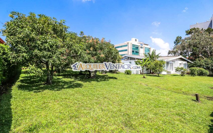 Terreno Comercial y Residencial de 4.011 m² a 300 metros de Multiplaza Escazú / Ideal para Desarrollo e Inversión