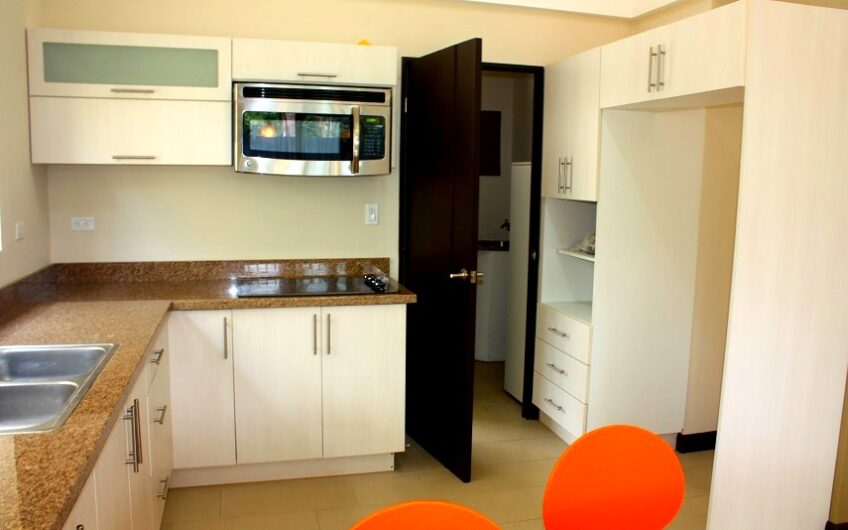 Condo de un nivel de 2 habit. con jardín en Santa Ana Pozos