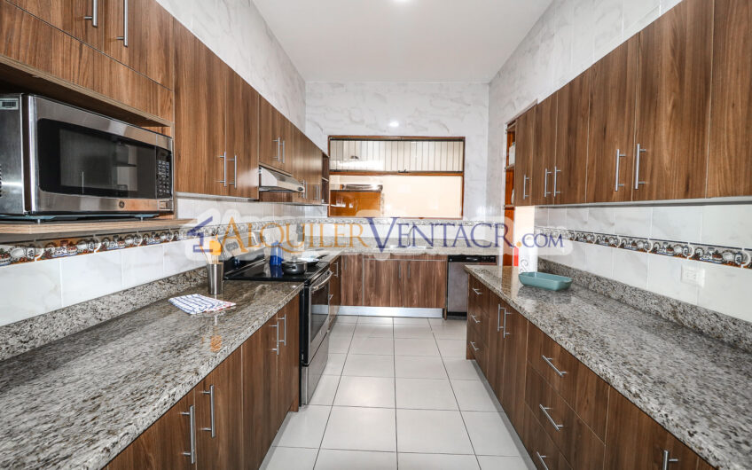 Casa de Un Nivel de 317 m2 en Residencial en San Rafael de Escazú