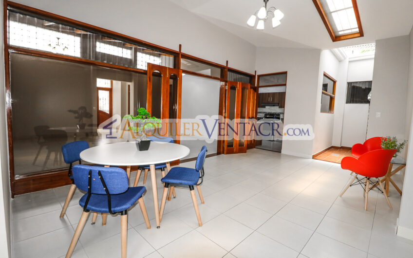Casa de Un Nivel de 317 m2 en Residencial en San Rafael de Escazú