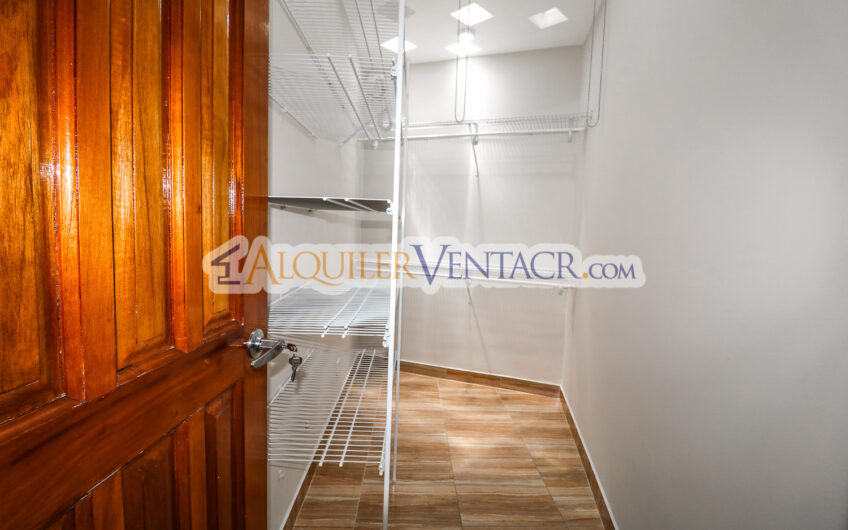 Casa de Un Nivel de 317 m2 en Residencial en San Rafael de Escazú
