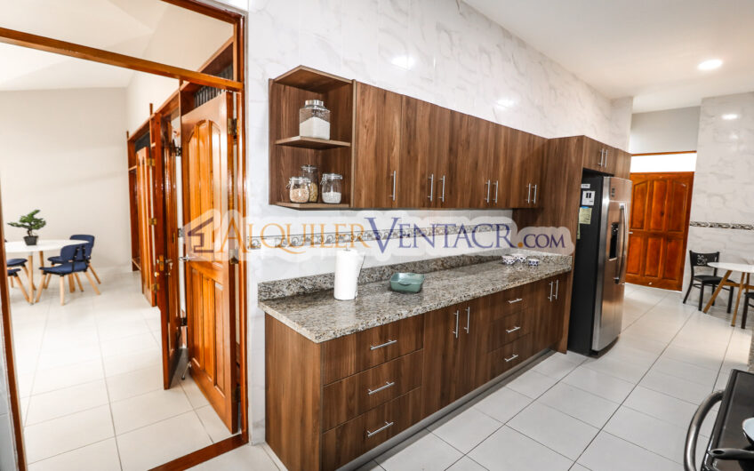 Casa de Un Nivel de 317 m2 en Residencial en San Rafael de Escazú