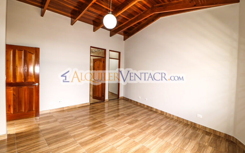 Casa de Un Nivel de 317 m2 en Residencial en San Rafael de Escazú