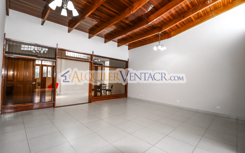 Casa de Un Nivel de 317 m2 en Residencial en San Rafael de Escazú