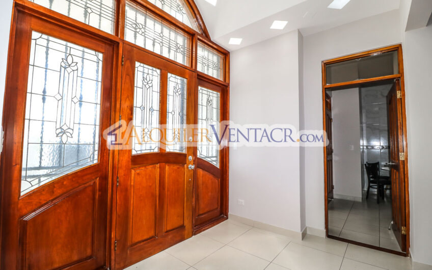 Casa de Un Nivel de 317 m2 en Residencial en San Rafael de Escazú