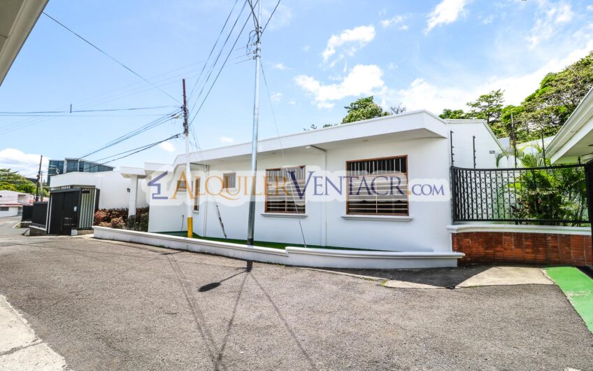 Casa de Un Nivel de 317 m2 en Residencial en San Rafael de Escazú