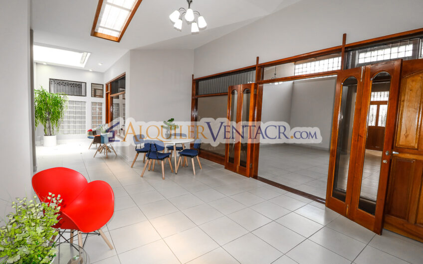 Casa de Un Nivel de 317 m2 en Residencial en San Rafael de Escazú