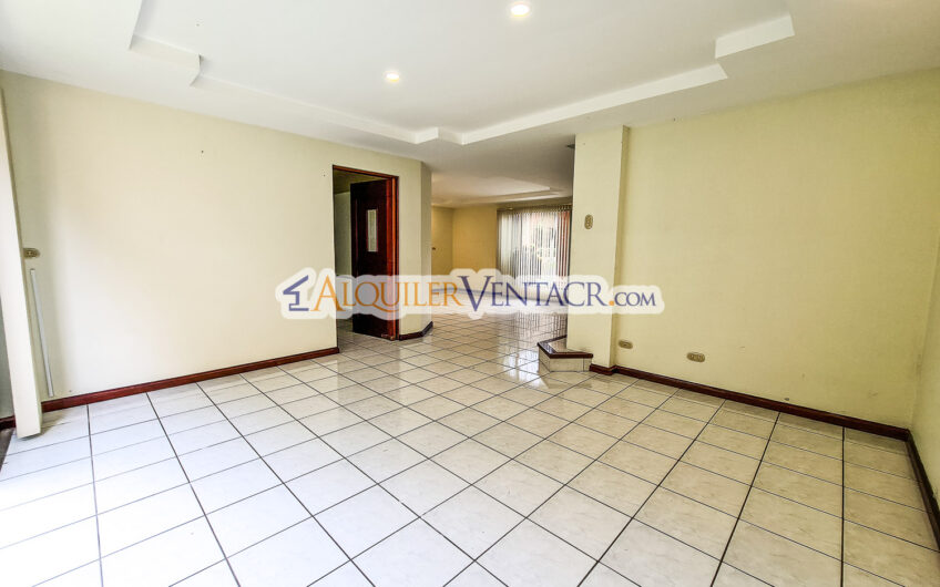 Condo de 3 habit. + de servicio + sala tv en Bello Horizonte Escazú