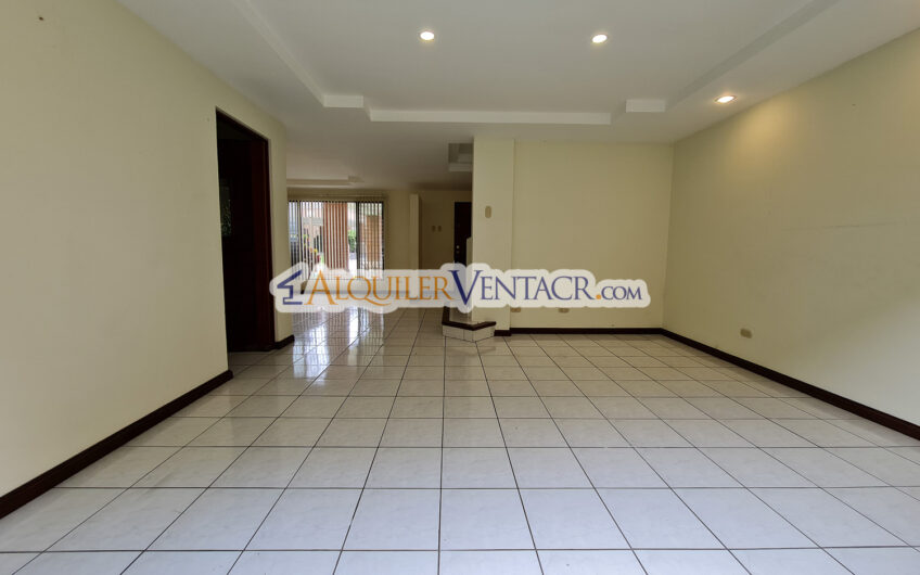 Condo de 3 habit. + de servicio + sala tv en Bello Horizonte Escazú