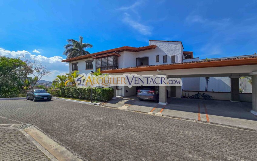 Apartamento de 3 habit. + de servicio / con jardín en Bello Horizonte Escazú