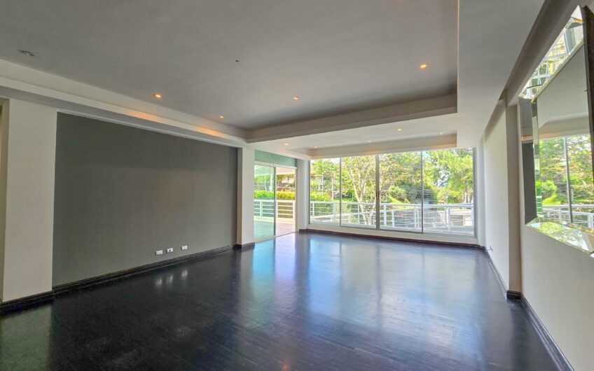 Apartamento en 1er nivel con terraza grande en Bello Horizonte Escazú