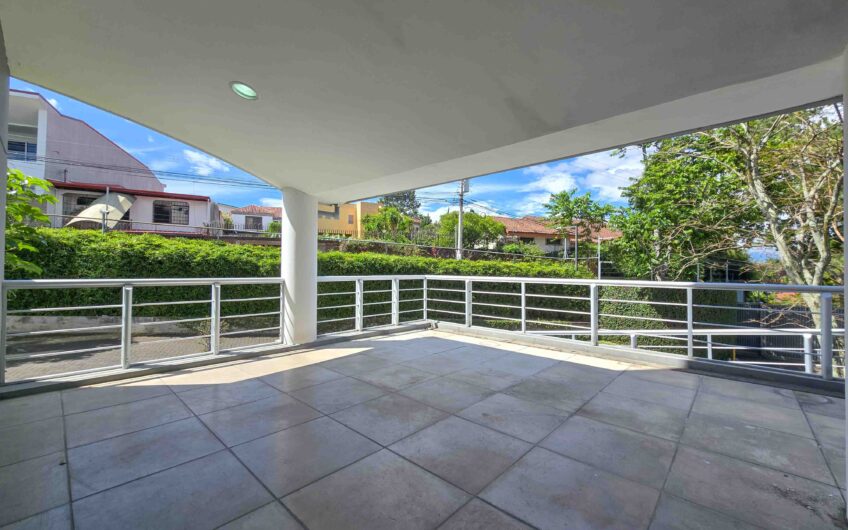 Apartamento en 1er nivel con terraza grande en Bello Horizonte Escazú
