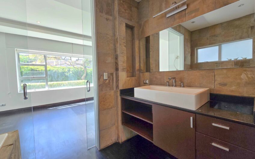 Apartamento en 1er nivel con terraza grande en Bello Horizonte Escazú
