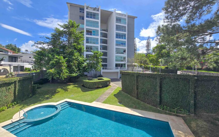 Apartamento en 1er nivel con terraza grande en Bello Horizonte Escazú