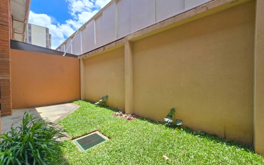 Condo de 3 habit. + de servicio + sala tv en Bello Horizonte Escazú
