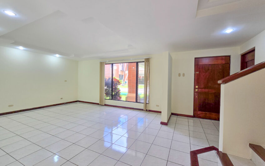 Condo de 3 habit. + de servicio + sala tv en Bello Horizonte Escazú