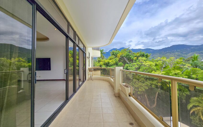 Apartamento de 219 m2 de 3 habit. + oficina y vista en San Rafael Escazú