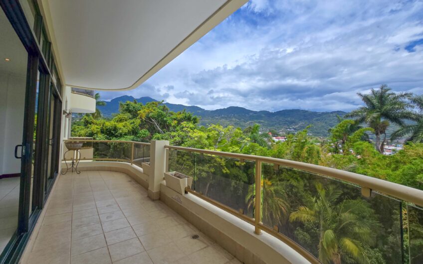Apartamento de 219 m2 de 3 habit. + oficina y vista en San Rafael Escazú