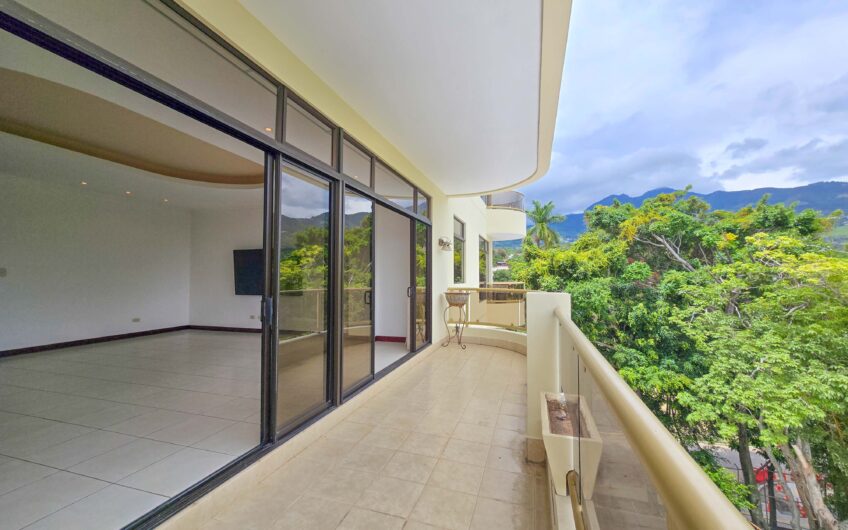 Apartamento de 219 m2 de 3 habit. + oficina y vista en San Rafael Escazú