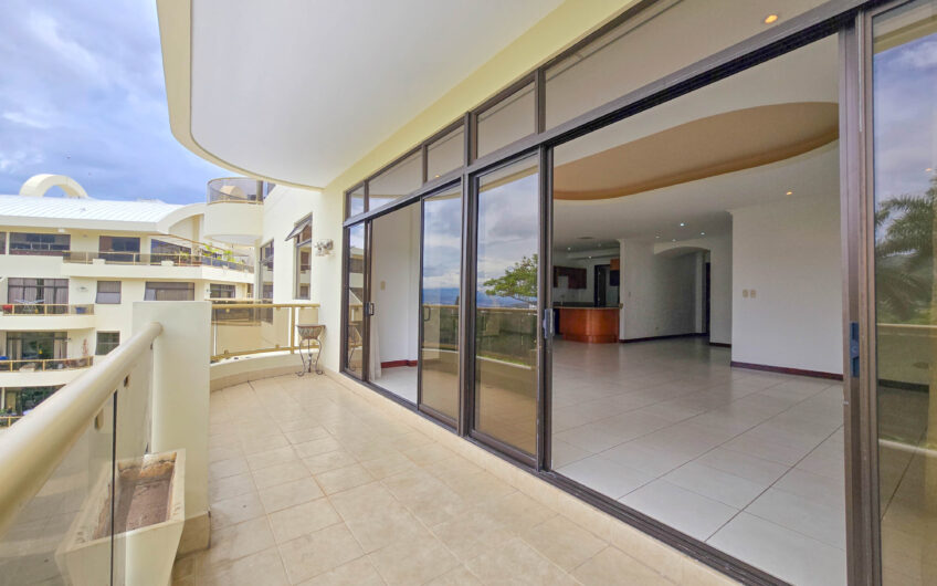 Apartamento de 219 m2 de 3 habit. + oficina y vista en San Rafael Escazú