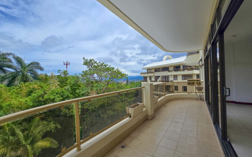 Apartamento de 219 m2 de 3 habit. + oficina y vista en San Rafael Escazú