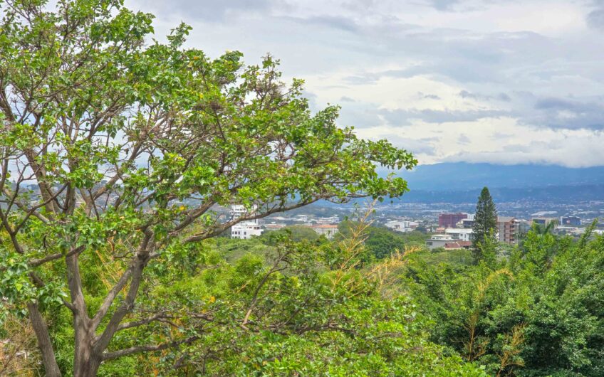 Apartamento de 219 m2 de 3 habit. + oficina y vista en San Rafael Escazú