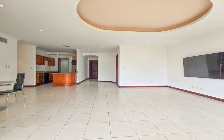 Apartamento de 219 m2 de 3 habit. + oficina y vista en San Rafael Escazú