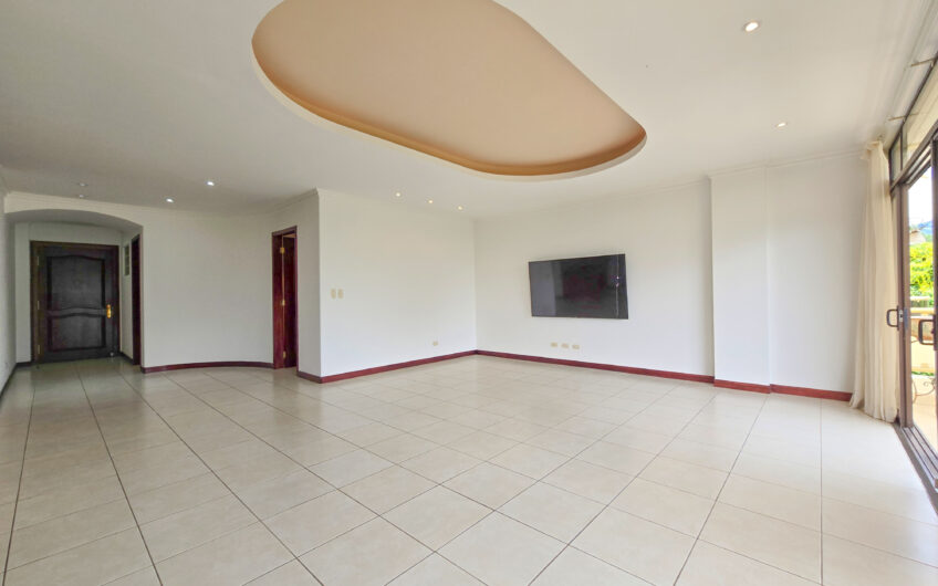 Apartamento de 219 m2 de 3 habit. + oficina y vista en San Rafael Escazú