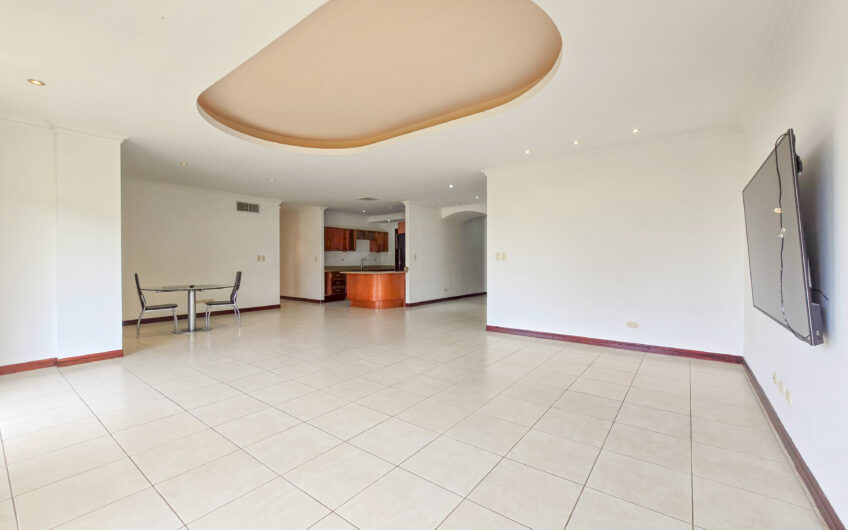 Apartamento de 219 m2 de 3 habit. + oficina y vista en San Rafael Escazú