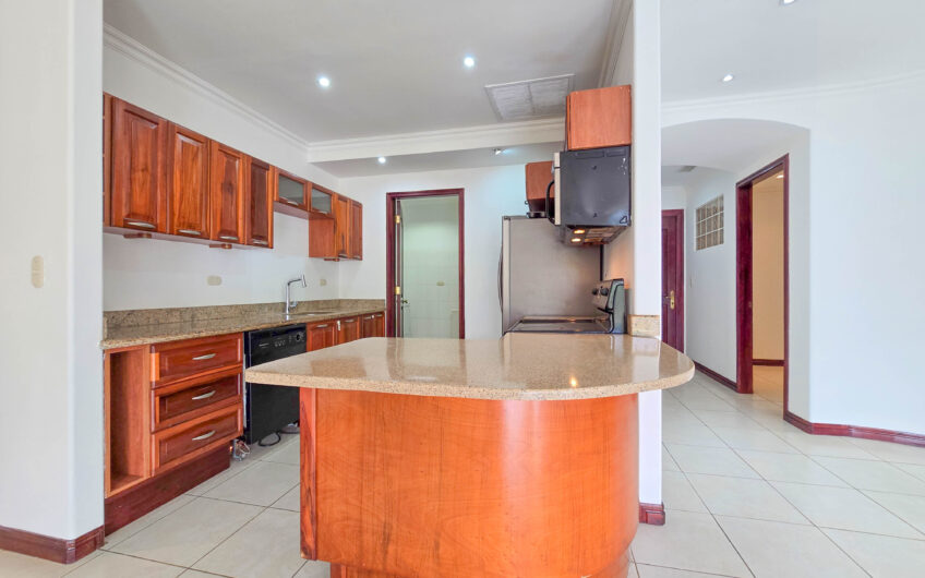 Apartamento de 219 m2 de 3 habit. + oficina y vista en San Rafael Escazú
