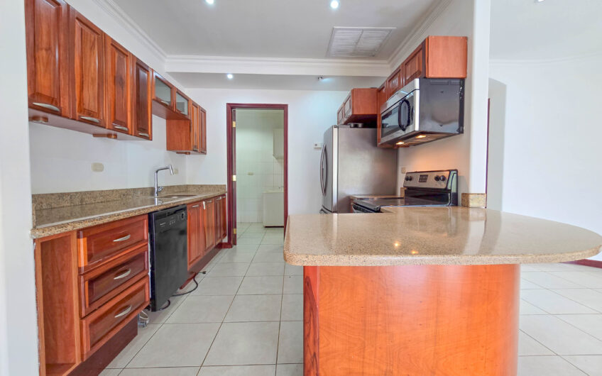 Apartamento de 219 m2 de 3 habit. + oficina y vista en San Rafael Escazú