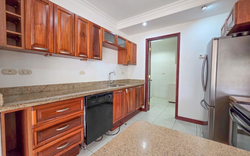 Apartamento de 219 m2 de 3 habit. + oficina y vista en San Rafael Escazú