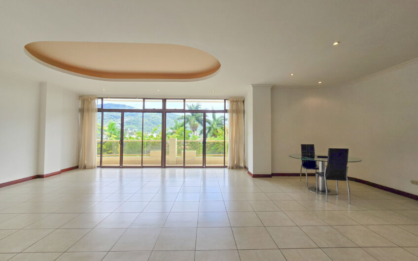 Apartamento de 219 m2 de 3 habit. + oficina y vista en San Rafael Escazú