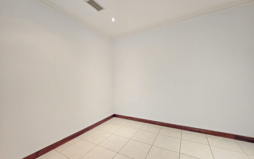 Apartamento de 219 m2 de 3 habit. + oficina y vista en San Rafael Escazú