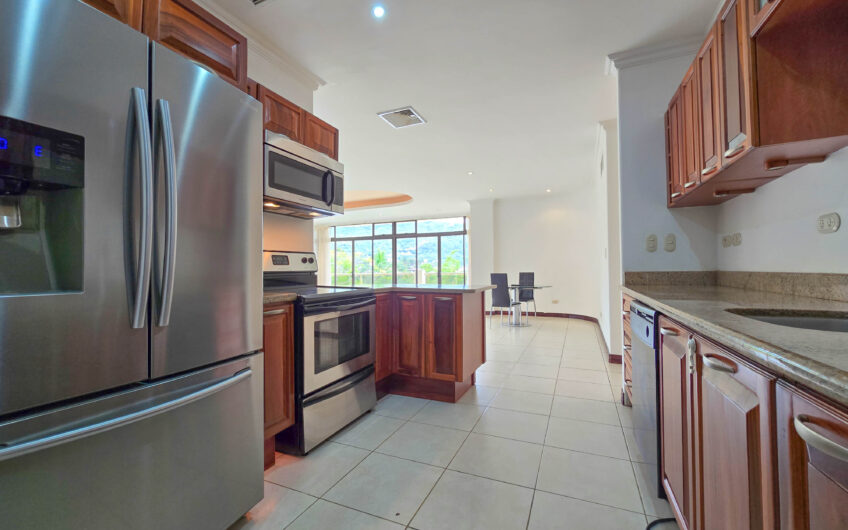 Apartamento de 219 m2 de 3 habit. + oficina y vista en San Rafael Escazú