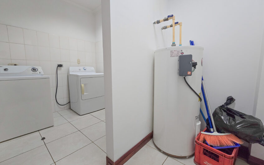 Apartamento de 219 m2 de 3 habit. + oficina y vista en San Rafael Escazú