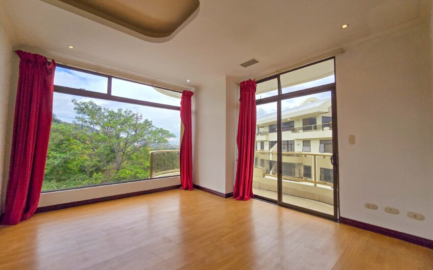 Apartamento de 219 m2 de 3 habit. + oficina y vista en San Rafael Escazú