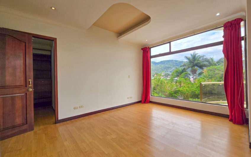 Apartamento de 219 m2 de 3 habit. + oficina y vista en San Rafael Escazú