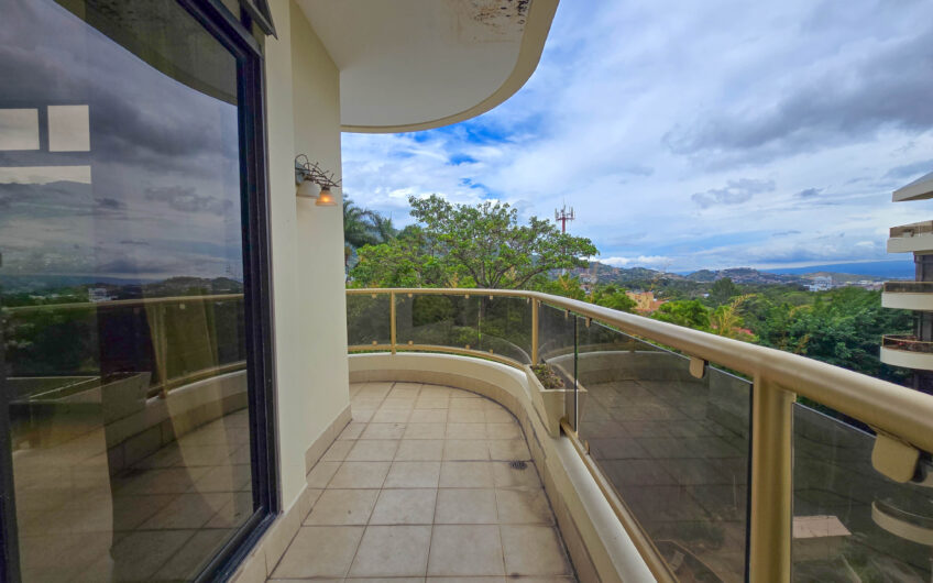 Apartamento de 219 m2 de 3 habit. + oficina y vista en San Rafael Escazú