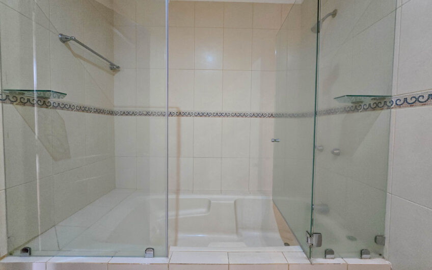 Apartamento de 219 m2 de 3 habit. + oficina y vista en San Rafael Escazú