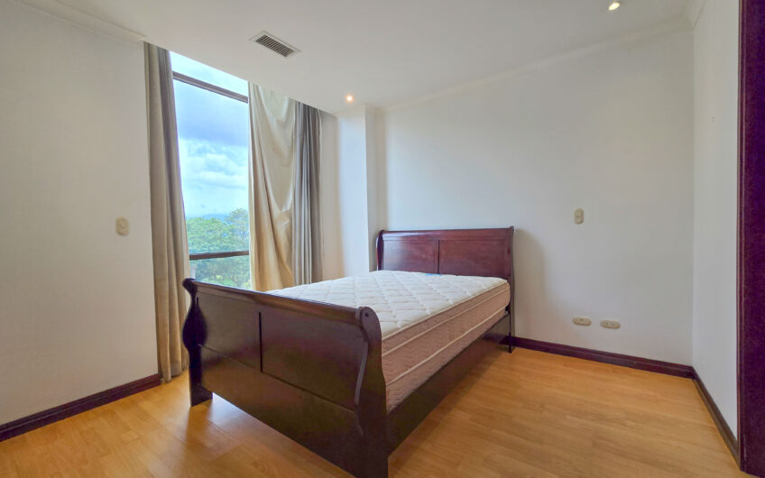 Apartamento de 219 m2 de 3 habit. + oficina y vista en San Rafael Escazú