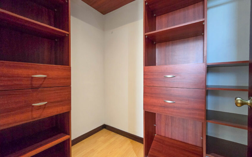 Apartamento de 219 m2 de 3 habit. + oficina y vista en San Rafael Escazú
