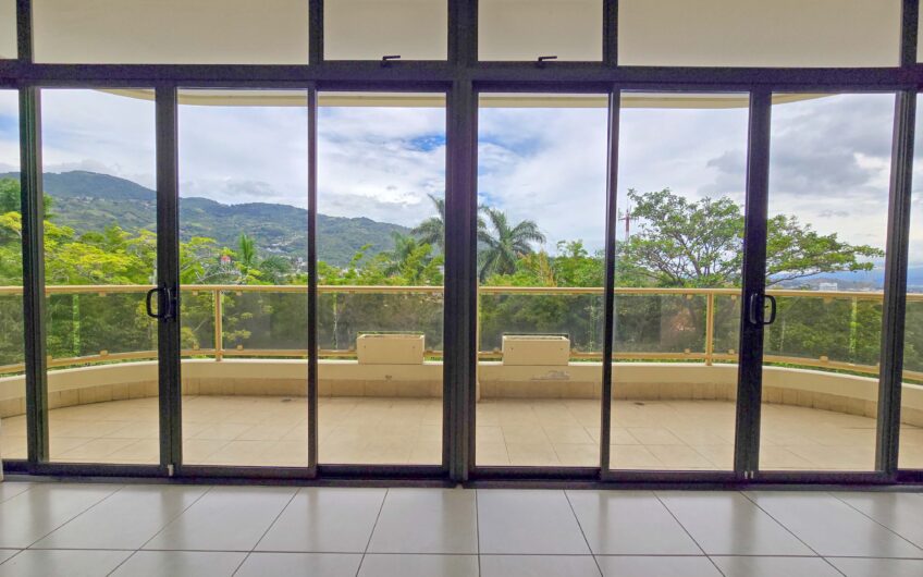 Apartamento de 219 m2 de 3 habit. + oficina y vista en San Rafael Escazú