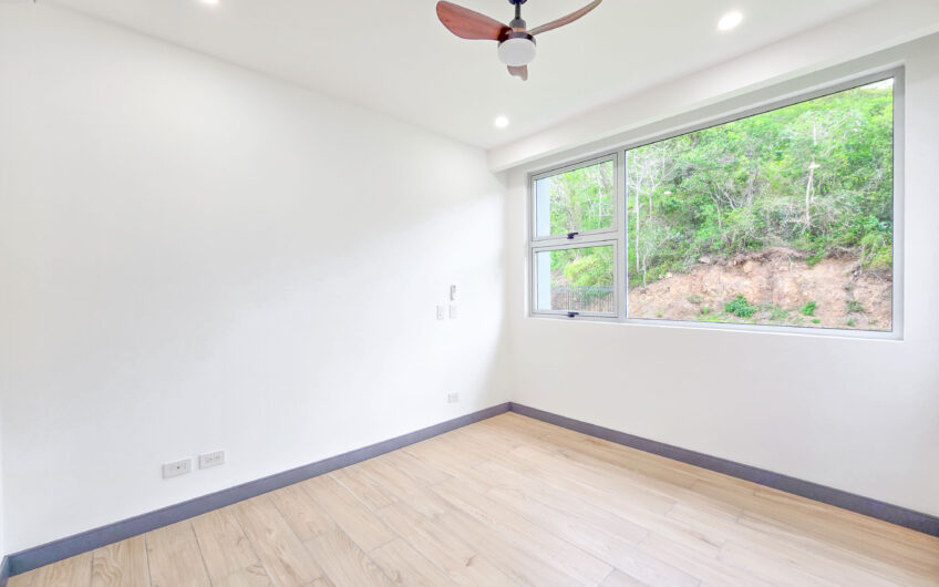 Para estrenar! Lujoso apartamento con jardín y línea blanca en Santa Ana