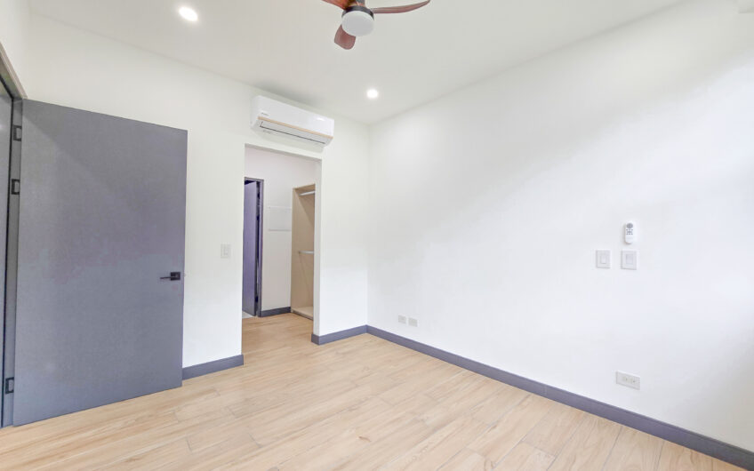 Para estrenar! Lujoso apartamento con jardín y línea blanca en Santa Ana